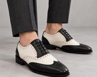 Chaussures Oxford Brogue bicolores pour homme, chaussures habillées à lacets en cuir PU à bout golf, noires et blanches, chaussures de cérémonie pour mariage ou affaires.