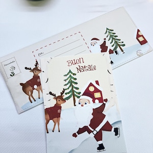 Cartolina di Auguri di Natale con Babbo Natale e la renna rossa e bianca con neve