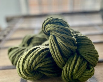Fio Super Volumoso Millennium, Fio Merino, Fio de Lã, Fio de Manta, Fio XL, Lã XL, Fio Volumoso, Fio de Tricô, Cor Oliva