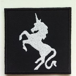 Enhörning - broderad lapp, KÖP 3 FÅ 4, 2,4 X 2,4 TUM