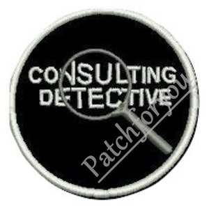Pode incluir: Etiqueta bordada preta e branca com uma lupa e o texto "CONSULTING DETECTIVE".