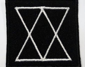 Esoterisk symbol för tid - broderad lapp, KÖP 3 FÅ 4, 5 X 5 TUM