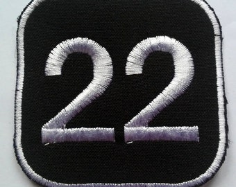 Numéro 22 - patch brodé, BUY3 GET4, 6 X 6 cm.