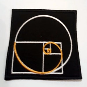 Fibonacci gouden spiraal - geborduurde patch, KOOP 3 KRIJG 4, 8 x 8 cm.