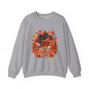 Trui met zwarte kitten en herfstbladeren, een knusse herfsttrui. afbeelding 10