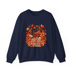 Trui met zwarte kitten en herfstbladeren, een knusse herfsttrui. afbeelding 14