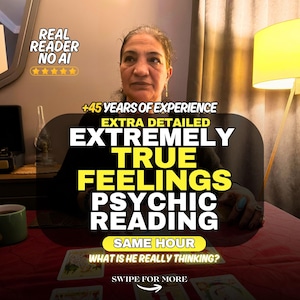 Może przedstawiać: Osoba siedzi przy stole z rozłożonymi kartami tarota. Nałożony tekst brzmi: REAL READER NO AI, +45 YEARS OF EXPERIENCE, EXTRA DETAILED EXTREMELY TRUE FEELINGS PSYCHIC READING, SAME HOUR, WHAT IS HE REALLY THINKING?, oraz SWIPE FOR MORE.