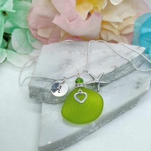 Seaglass Name Plate Halskette, Inspirierende Halskette, Geschenk für sie, personalisierte zierliche Namenskette Anfangsbuchstaben Halskette Peace Halskette