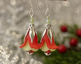 Röda och gröna julblommorörhängen | Julsmycken, present till henne | Festliga hängande örhängen | Handgjorda julörhängen