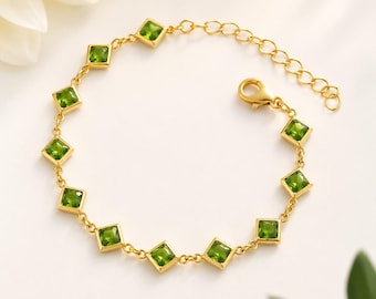 Green Crystal Gold Bracelet, August Birthstone Bracelet, Emerald Green Jewelry, Adjustable Gold Bracelet, Gift for Her, Dainty Bracelet
