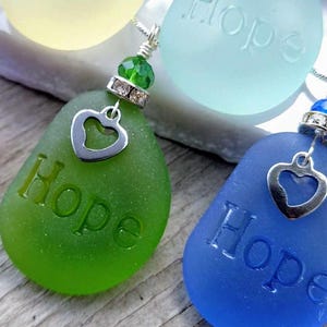 Collar de vidrio marino, regalo para ella, collar de esperanza inspiradora, collar con mensaje de sanación personal, regalo de aliento para tiempos difíciles