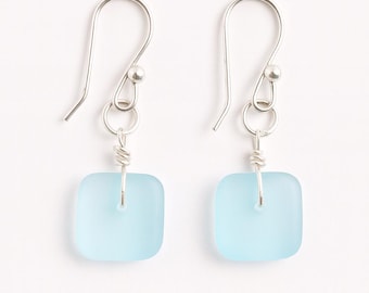 Orecchini in vetro di mare azzurro chiaro: gioielli in argento sterling stile boho costiero