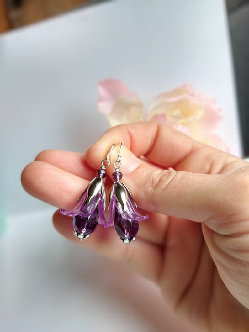 Boucles d'oreilles fleurs claires Boucles d'oreilles pendantes en argent tulipe pourpre Lys cala, bijoux pendantes floraux en lucite image 3