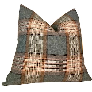 Poszewka na poduszkę Colefax and Fowler – tkanina Lowick Plaid w kolorze turkusowym z wełny