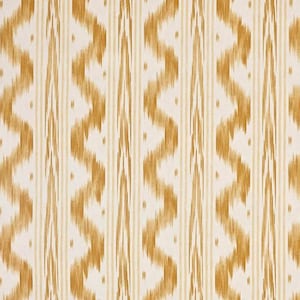 Funda de almohada Ikat con rayas en blanco roto y dorado Toile de Nantes de Pierre Frey