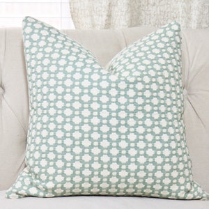 Housse de coussin Schumacher Betwixt - Ivoire d'eau - Oreiller en verre de mer - Coussin décoratif - Oreiller design - écume de mer verte