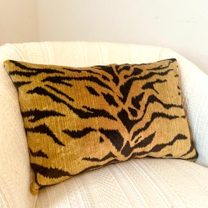 Noblis Velours Tiger, Gold Black Tiger, Animal print designer velvet pillow cover, High End designer pillow cover