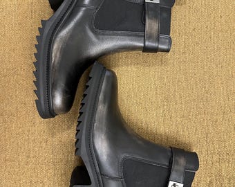 Steve Madden GATES Czarne, postarzane skórzane botki typu Chelsea na platformie – podeszwa z bieżnikiem, klamra Turnlock