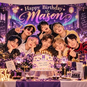 Op de afbeelding: Een BTS-verjaardagsdecoratieset met een grote achtergrond met de tekst Happy Birthday Mason, paarse en gouden ballonnen, een taart met het BTS-logo en de tekst Make a Wish Keep Shining, en diverse cadeaus met paarse linten.