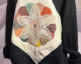 Nuova felpa trapuntata – Patchwork Dresden Plate, inserti in pizzo (taglia XL)