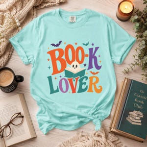 Maglietta per amanti dei libri, simpatica maglietta di Halloween per gli amanti dei libri, maglietta con fantasmi che leggono, divertente regalo di Halloween a tema libri, Comfort Colors Reader