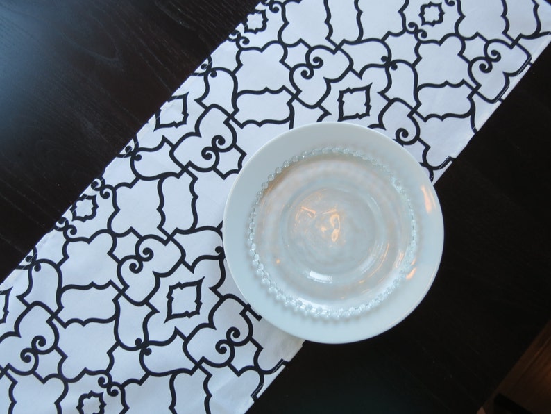 ShopLili Lattice Table Runner - Thumbnail 3