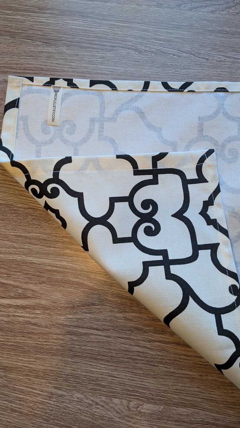 ShopLili Lattice Table Runner