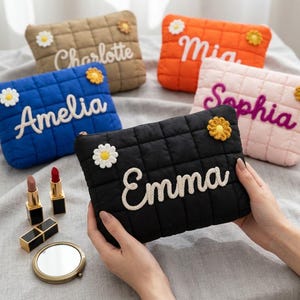 Gepersonaliseerde, geborduurde, gewatteerde make-uptas met wolkmotief, zachte, volumineuze reistas voor make-up, stijlvolle toilettas met ritssluiting voor vrouwen