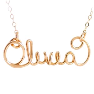 パーソナライズされたネームネックレス | 14Kゴールドフィルド、スターリングシルバー | カスタムワイヤージュエリー | クリスマスギフト