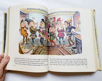 1966  Illustrated "The Golden Treasury of Children's Literature" Hardcover Book, 71 Stories, Please Read Details