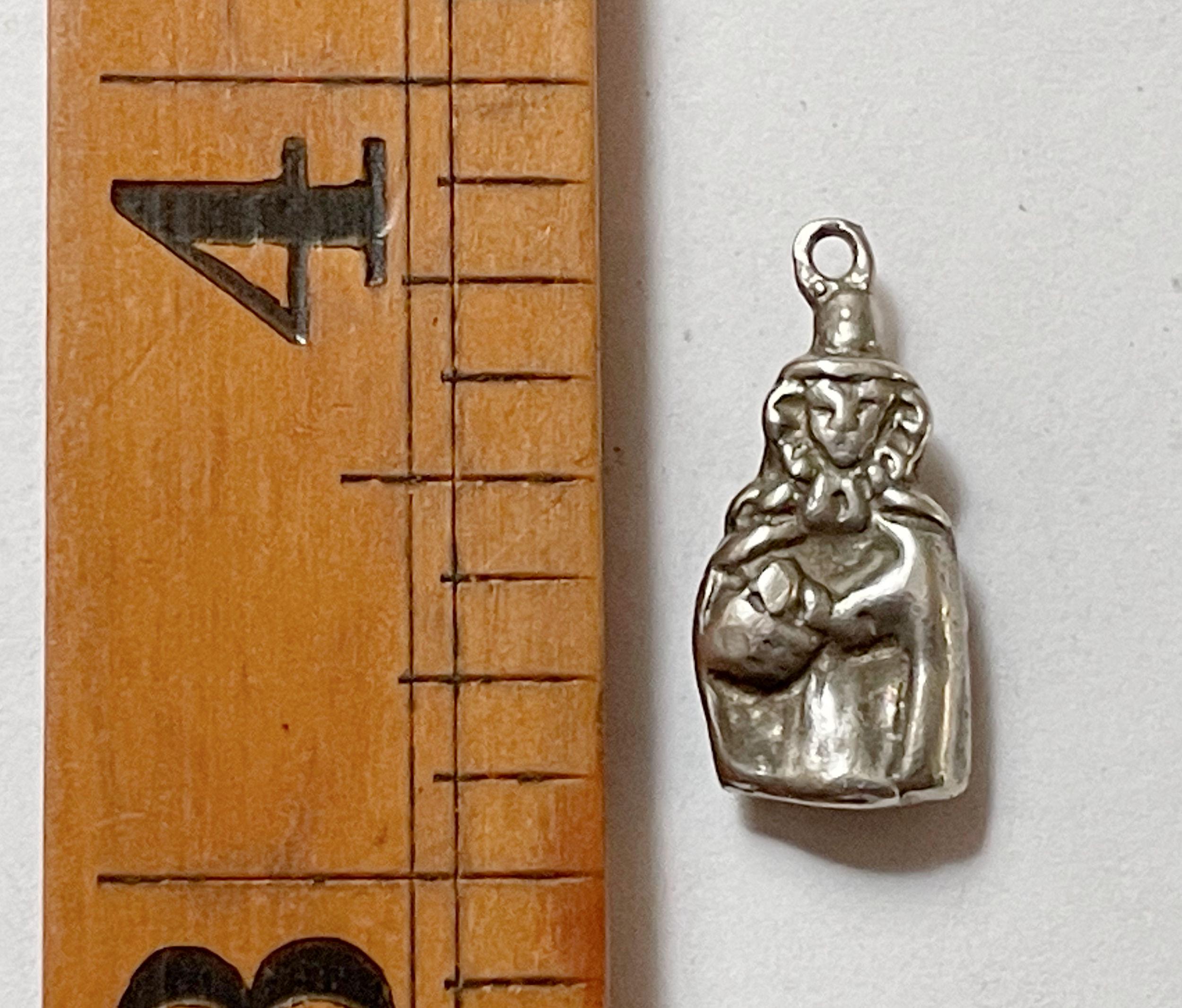 Charme Breloque Argent Sterling 925 - Femme Galloise Traditionnelle - Vintage - Poids ~2.6g - Occasion Bon état