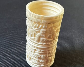 アジアンの壷 Antique Asian Carved Bone Dice Shaker, 2.25