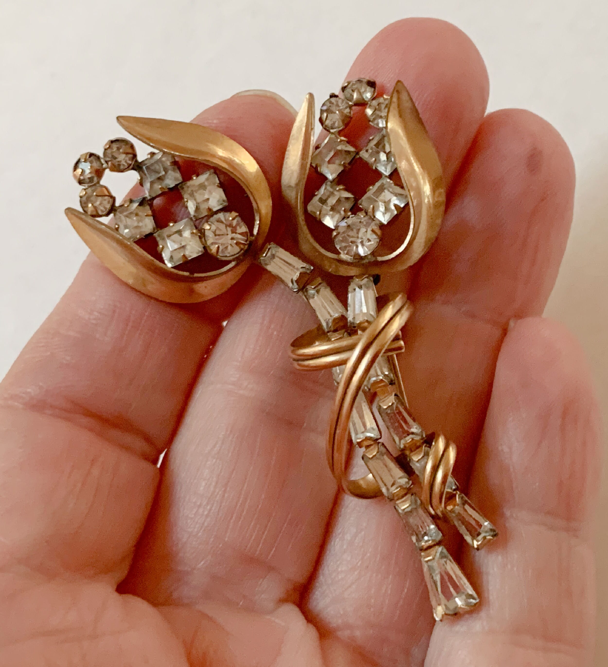 EMEGCY Tulip Brooches for Women Pearl Tulip Brooch Pins Tulip Rhinestone  Brooch Gold-plated Tulip Lapel Pin Jewelry Christmas Gift for Wife Mom Girls