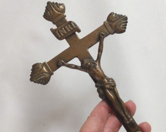 H8.5” Reticulated Base Ornate Standing Cross/Crucifix 20th C Antique Bronze E H8.5” Reticulated Base Ornate Standing Cross/Crucifix 20th C Antique Bronze E