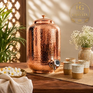 Handhamrad kopparvattenbehållare - Ren kopparvattenbehållare med kran - Ayurvedisk kopparkanna - Bänkdiskbehållare - House of Garvita