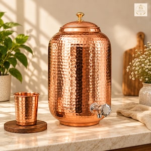 Handhamrad vattenbehållare i ren koppar, 8 liter – Ayurvedisk vattendispenser med kran i mässingsstål, bästa presenten till hemmet, House of Garvita