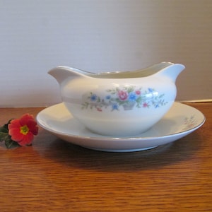 Vintage Gravy Boat with Attached Underplate  Florenteen Fine China Japan Fantasia Pattern