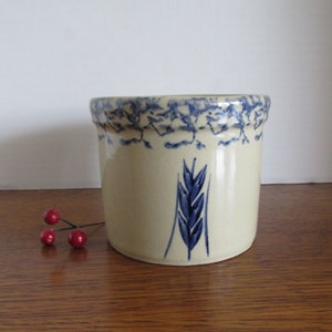 Vintage Blue Spongeware Kitchen Crock Blue Wheat Pattern One Pint RRP Co. Roseville Ohio