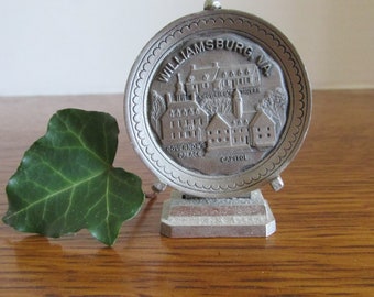 Vintage Miniature Williamsburg Souvenir Plate with Stand  Pewter