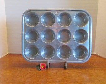 Vintage Aluminum Maid of Honor Muffin Tin  12 Cup  Made in USA