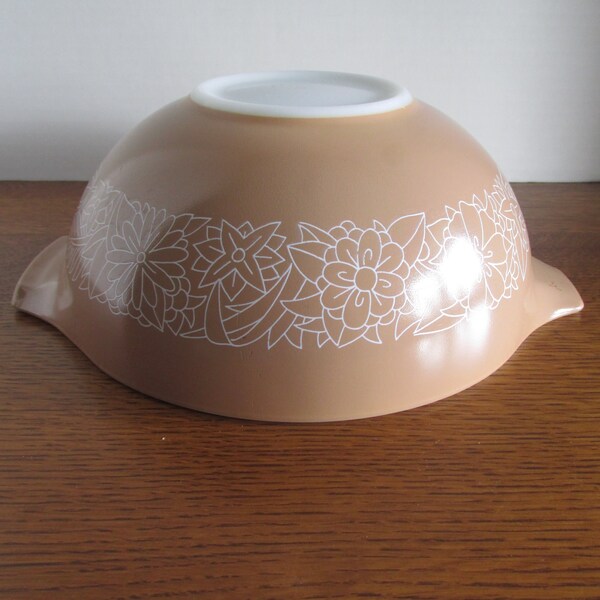 Vintage Pyrex Mixing Bowl  2 1/2 Quart Woodland Tan/Beige White No 443