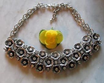 Vintage Silvertone Choker Flower Necklace    Costume Jewelry