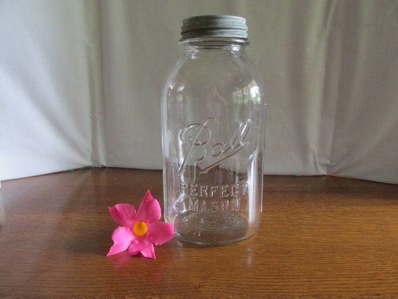 Choice 0.5 Gallon Glass Jar with Lid