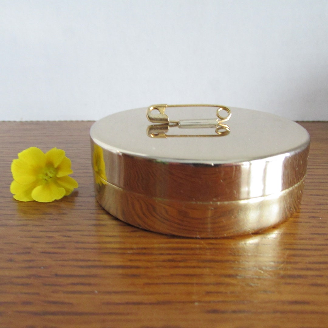 Vintage Round Metal Safety Pin Container With Gold Safety Pins Napier ...