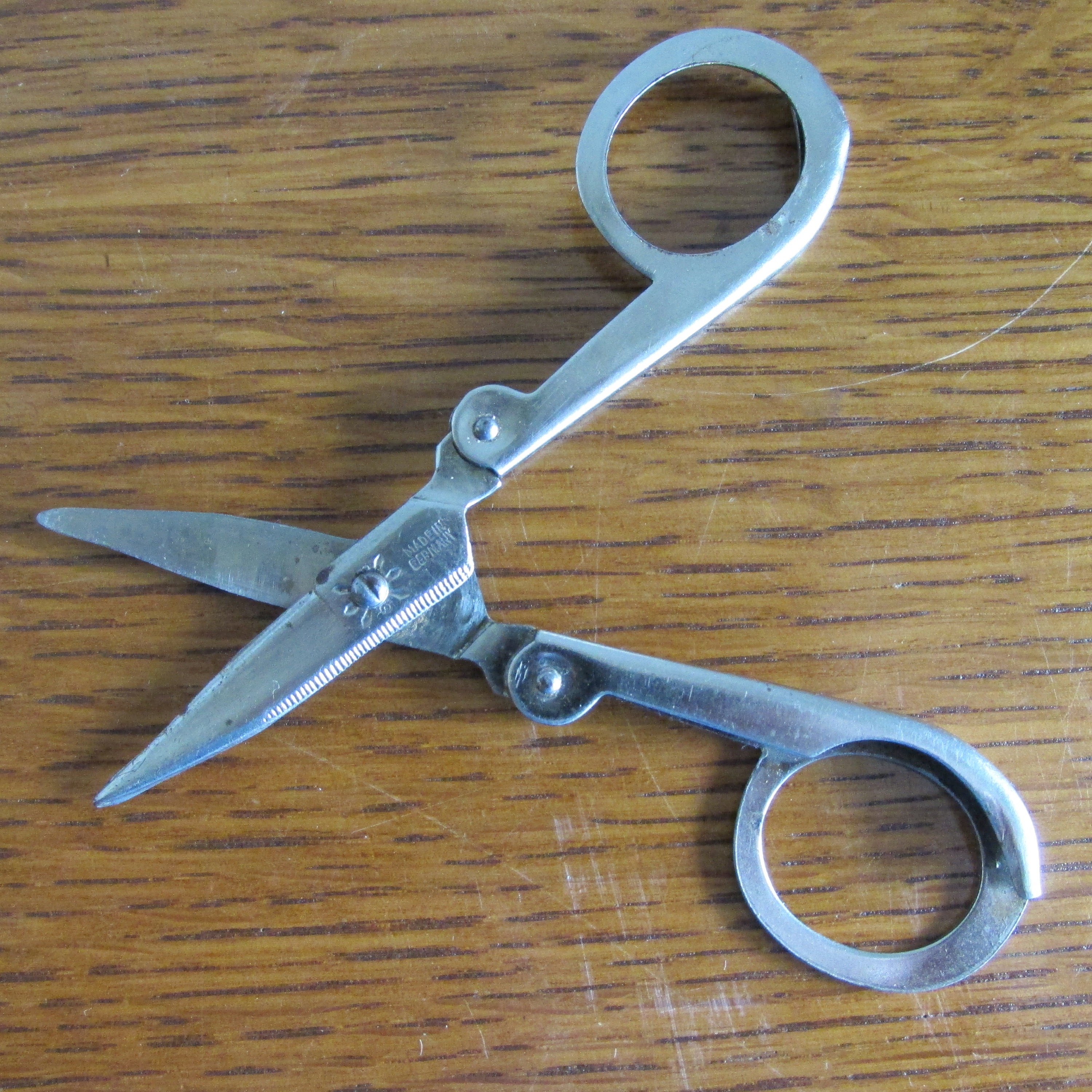 🔴 Vtg 1960s metal 4.5 long small scissors for sewing crafts Made in  Germany,  in 2023