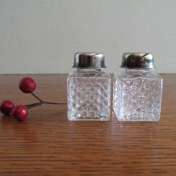 Picnic salt and pepper shakers best sale