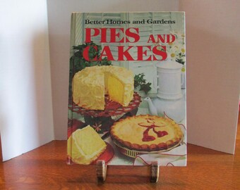 Better Homes and Gardens Pies and Cakes  Copyright 1968