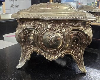 Vintage Gold Tone Rococo Jewelry Casket Trinket Box Lid Separates