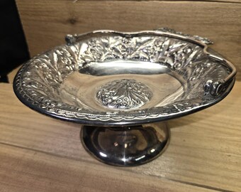Vintage Hartford Silver Co Quadruple Plate 220 Bride Basket ~9" Swing Handle