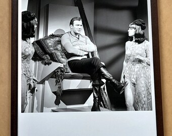 Fotografie: William Shatner, “Star Trek”, with Alyce and Rhae Andrece, 1967